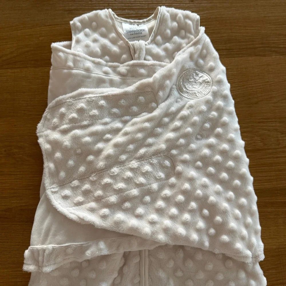 Halo SleepSack Swaddle Small 3-6m Cream Dot Embossed Plush Wearable Blanket